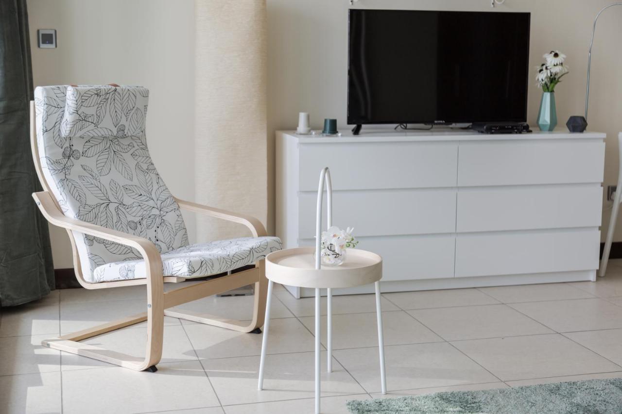 Apartamento Higuests - Cozy Studio With Panoramic Views On The Lake Dubái Exterior foto